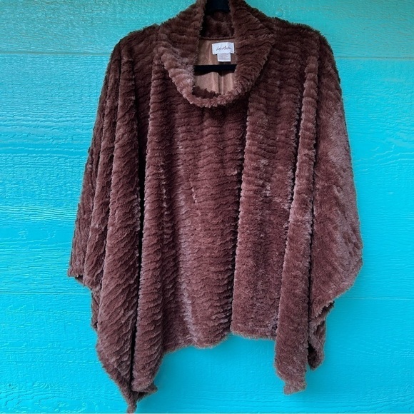 SUPER SOFT FAUX FUR CHENILLE BROWN COWL NECK PONCHO ONE SIZE FITS MOST - Picture 1 of 5